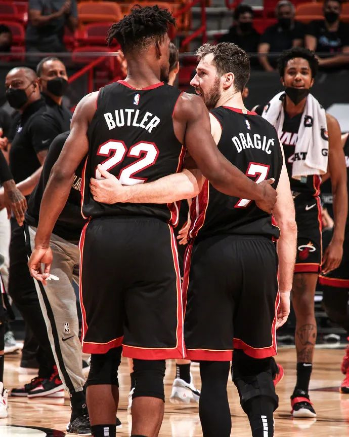 关于全明星赛转会期再迎强敌，上海久事外线爆发，主帅态度——话题不断，细节决定成败的信息