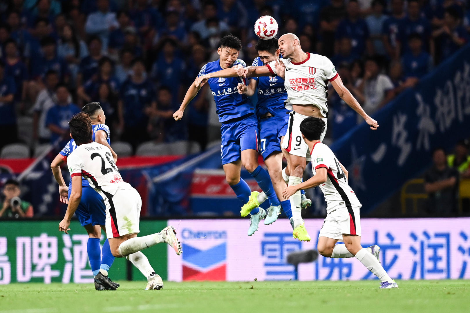 关于亚特兰大集结日绝杀压哨清晨上海海港调整名单以备亚冠，转会期拜仁慕尼黑调整名单以备欧联直接炸裂的信息